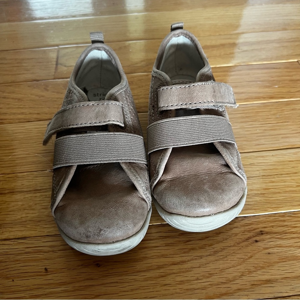 Stride Rite Riley 8.5W toddler boys tan shoe
